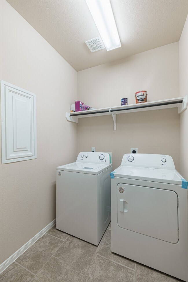 Building Photo - 25322 Saddlebrook Ranch Dr