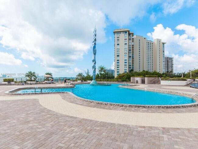 Building Photo - 1800 NE 114th St