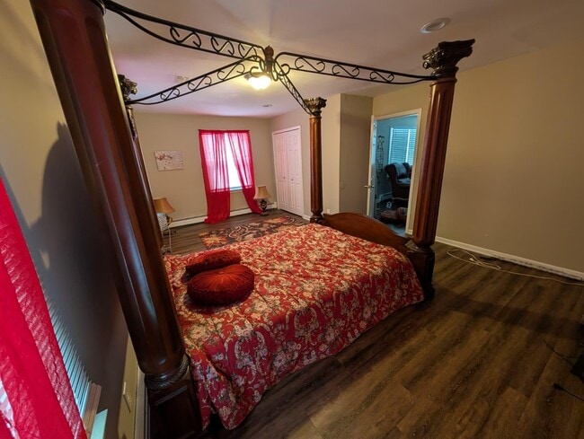 Building Photo - 2126 McGregor Ave