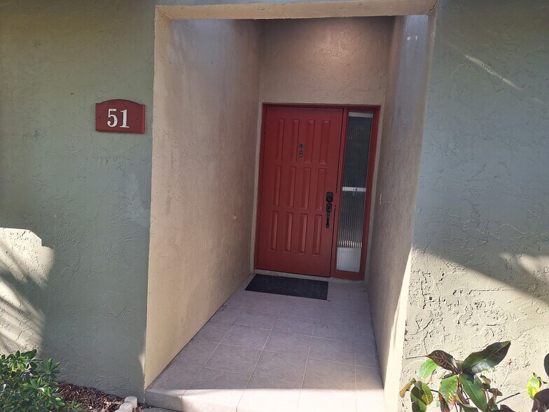 Building Photo - 51 Meadows Dr