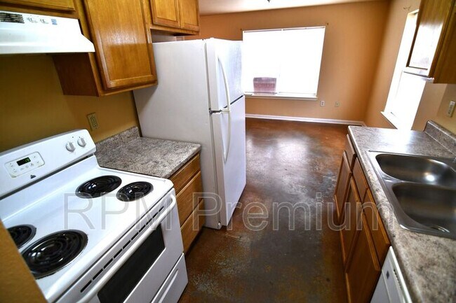 Building Photo - 5480 Spring Ln