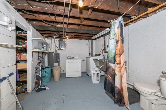 Building Photo - Duluth MN - 4 Bedroom - 2 Bathroom