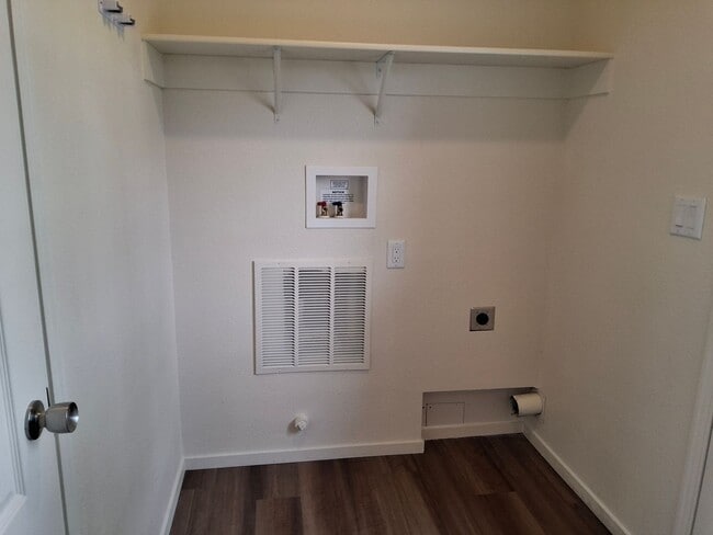 Building Photo - 0410