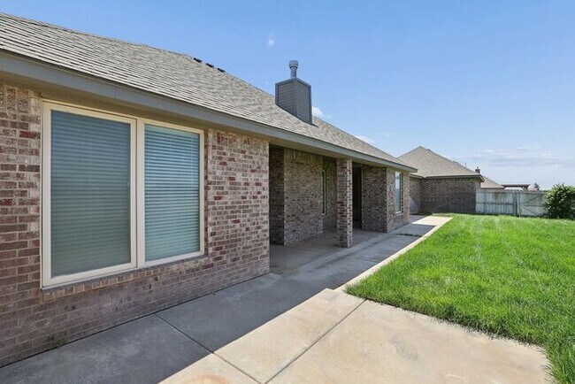 Building Photo - 9240 Highland Springs Dr