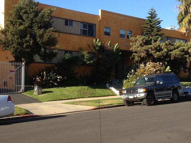 Primary Photo - 11829 Kiowa Ave