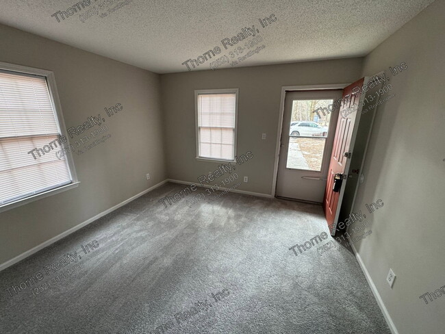Building Photo - 2255 Sherwood Ave