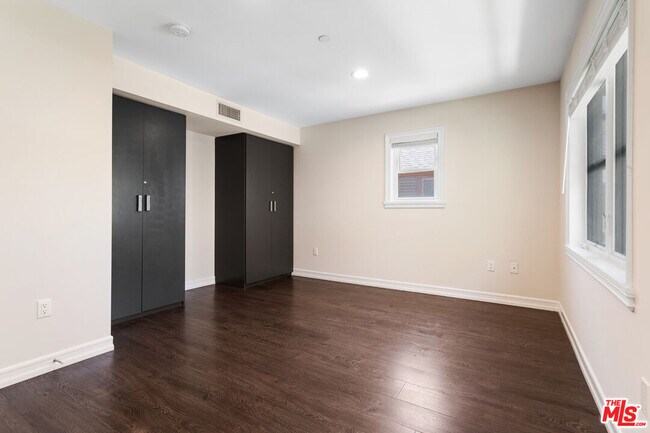 Building Photo - 2317 Scarff St