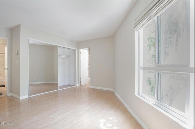 Building Photo - 8577 Rugby Dr