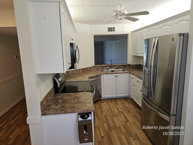 Building Photo - 23305 Barwood Ln N