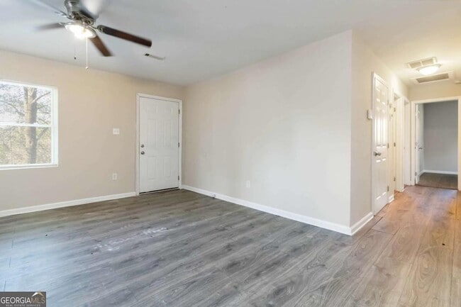 Building Photo - 2361 Swallow Cir SE