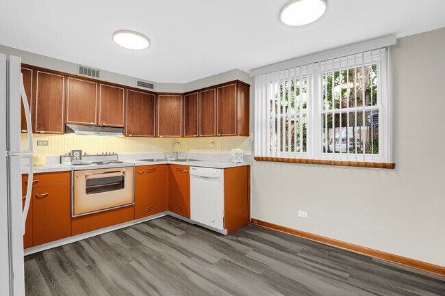 Building Photo - 7105 W Foster Pl