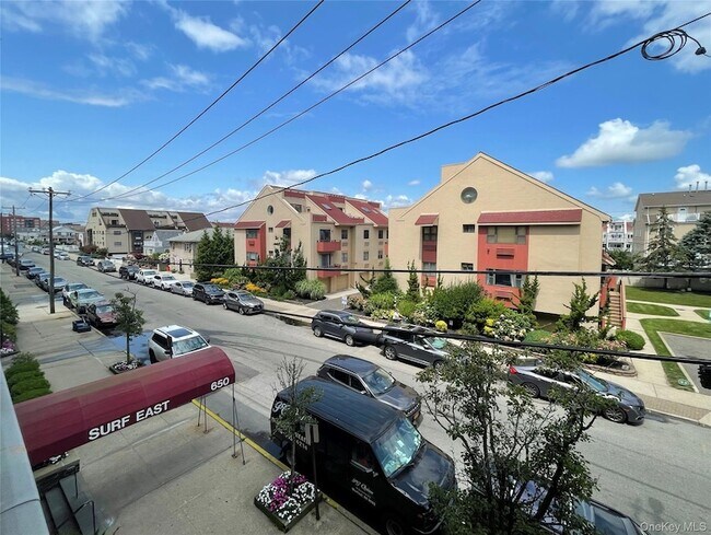 Building Photo - 650 Shore Rd