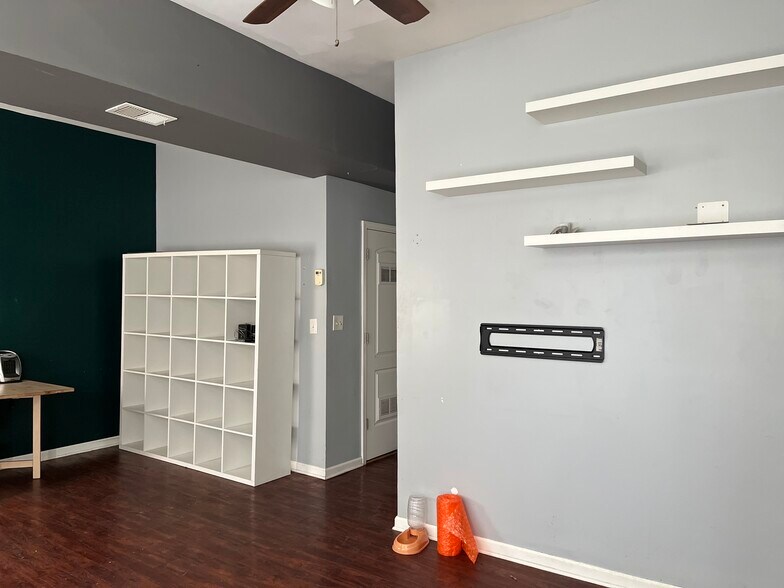 Building Photo - 2115 S Central Park Ave