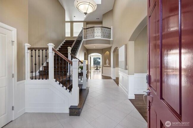Building Photo - Luxury Living in sought after Sterling Woods