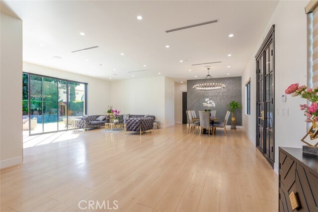 Building Photo - 7714 Lasaine Ave