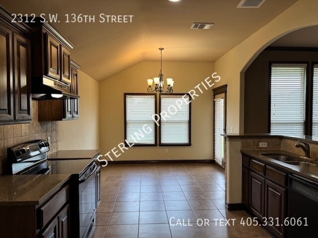 Building Photo - 2312 SW 136th St