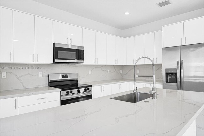 Building Photo - 22505 SW 125th Ave