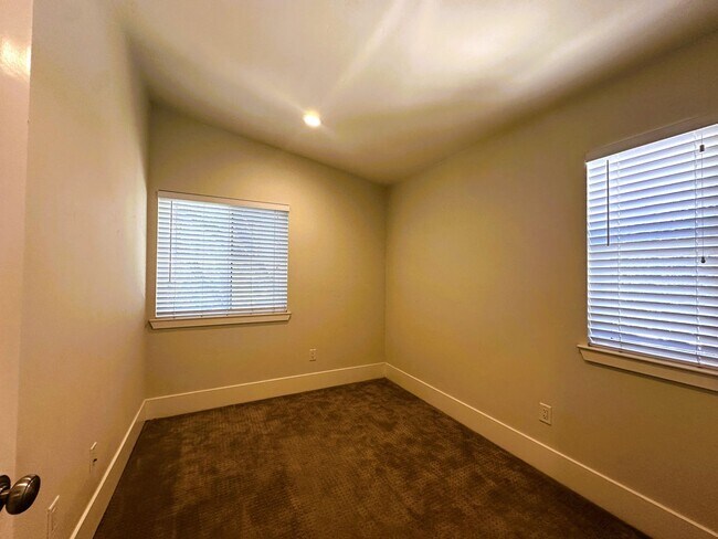 Building Photo - 2625 Nicasio Ln