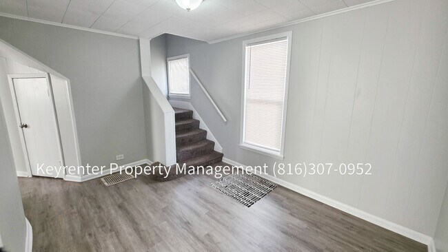 Building Photo - 4 Bedroom 3 Bath for rent