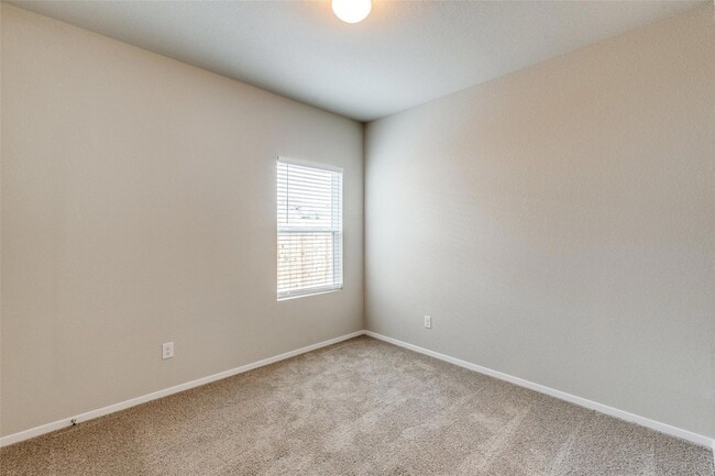 Building Photo - 140 Thunder Oak