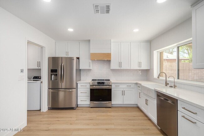 Building Photo - 5038 E Winchcomb Dr