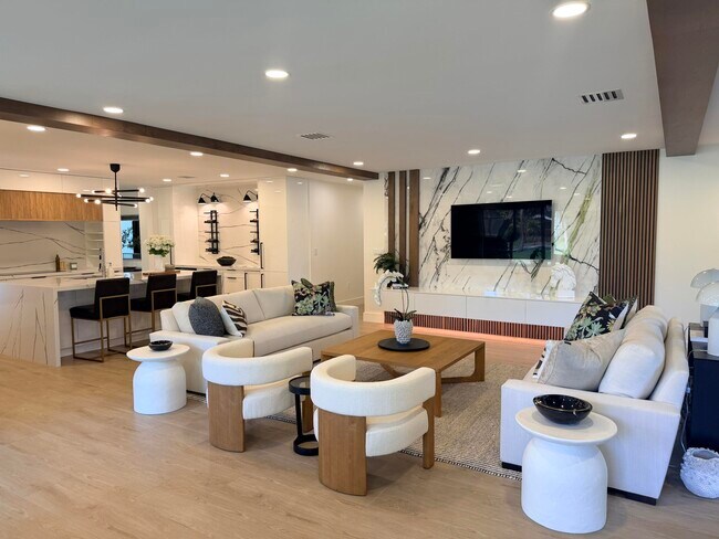 Building Photo - 2735 Polo Island Dr