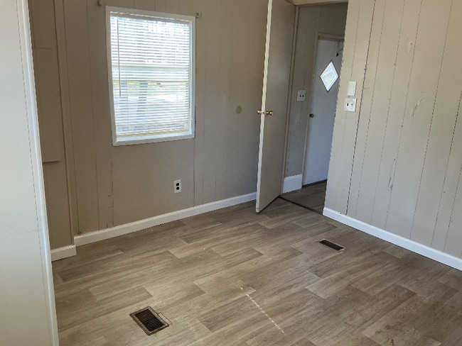 Building Photo - 619 Prosperity Dr