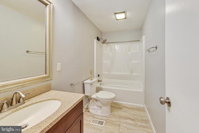 Building Photo - 412 Walnut Dr