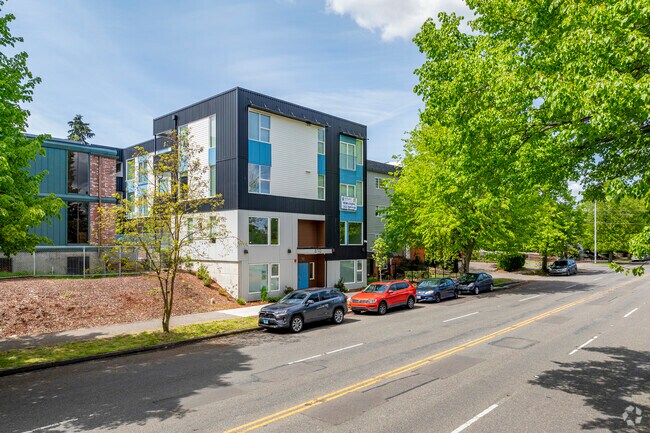 Building Photo - 810 Yakima Ave