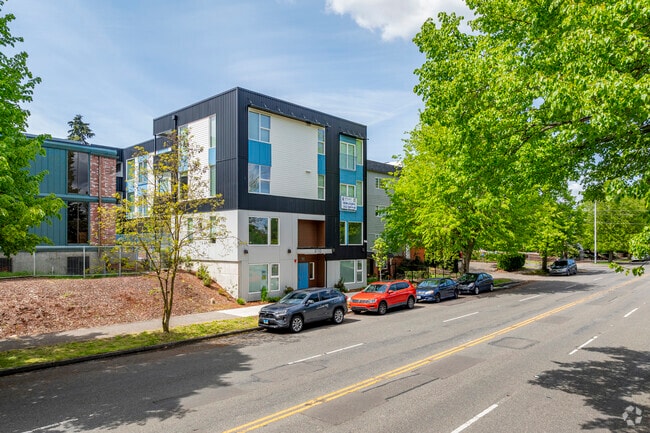 Building Photo - 810 Yakima