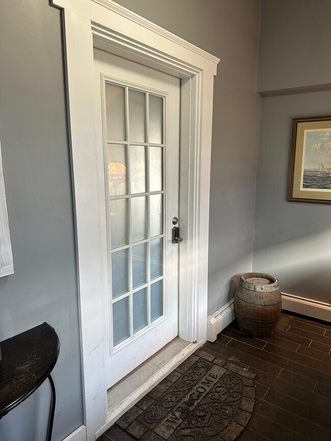 Separate Entrance - 29 3rd Ave