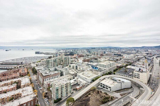 Building Photo - 425 1st St