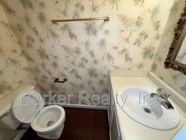 Building Photo - 1667 Village Glenn Dr