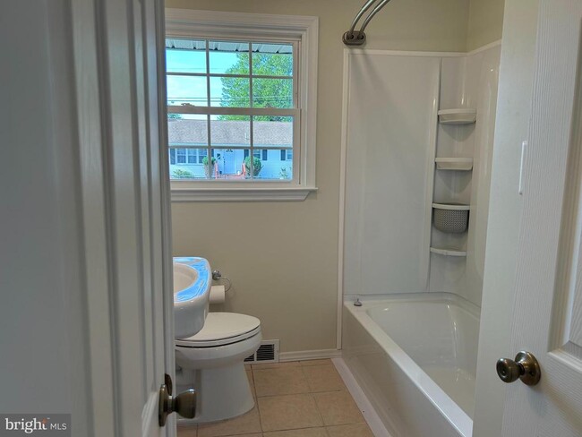 Building Photo - 114 Phillips Ave