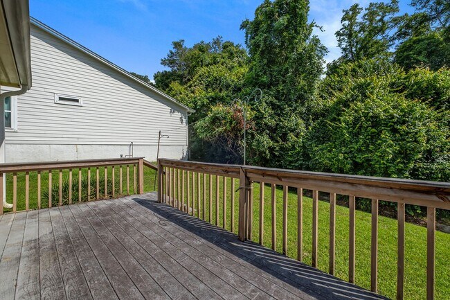 Building Photo - NE Tallahassee Townhome with Community Pool
