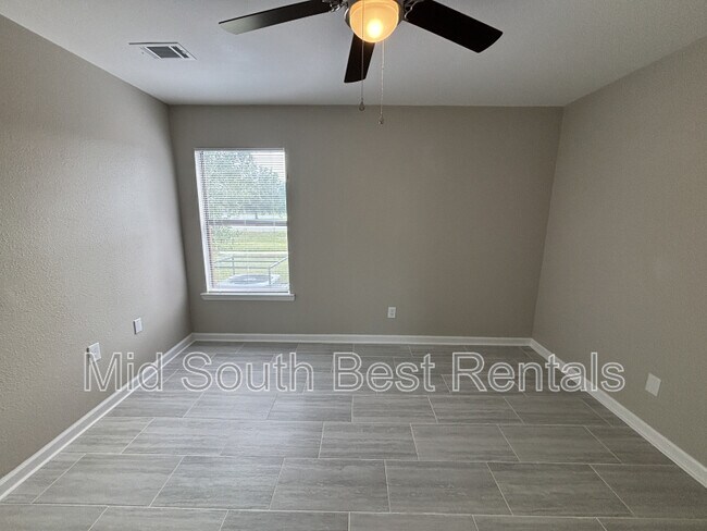 Building Photo - 1100 Ruth Ann Dr