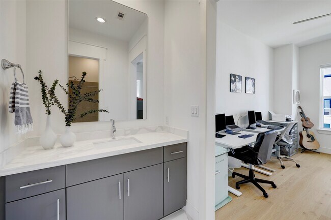 Building Photo - 9809 Mocking Bird Hill Ln