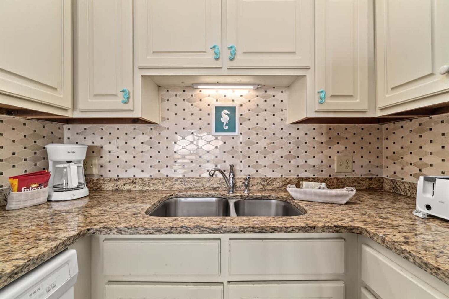 Building Photo - 8743 Thomas Dr