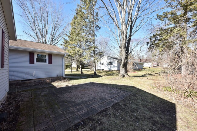 Building Photo - 1538 W Liebau Rd