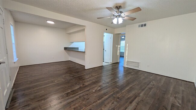 Building Photo - 3131 Southwest Fwy