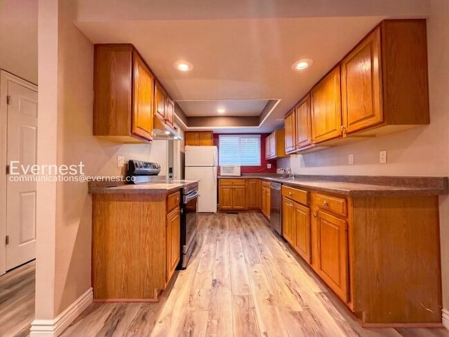 Building Photo - 254 S Oman Rd