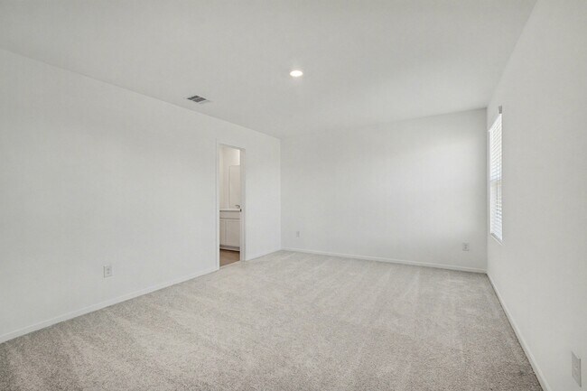 Building Photo - 6315 Linden Leaf Dr