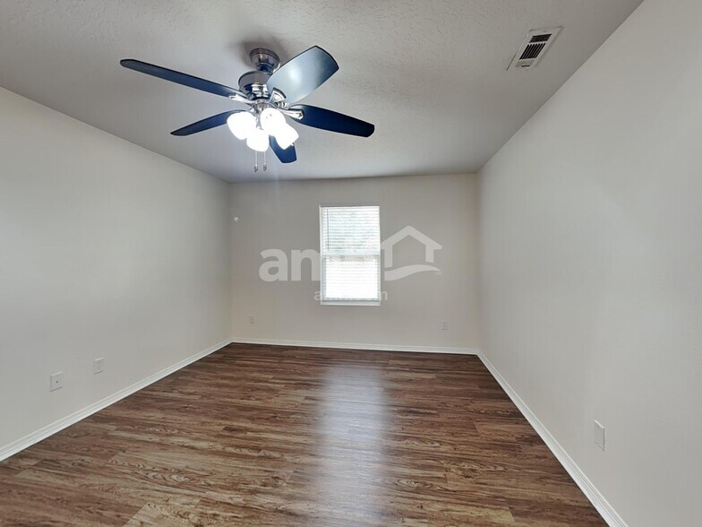 Building Photo - 2612 N Kristy Ave