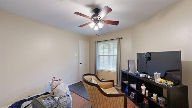 Building Photo - 2415 Carnation Ct