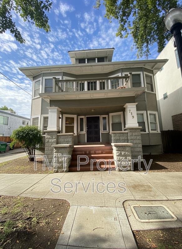 Primary Photo - 719 19th St