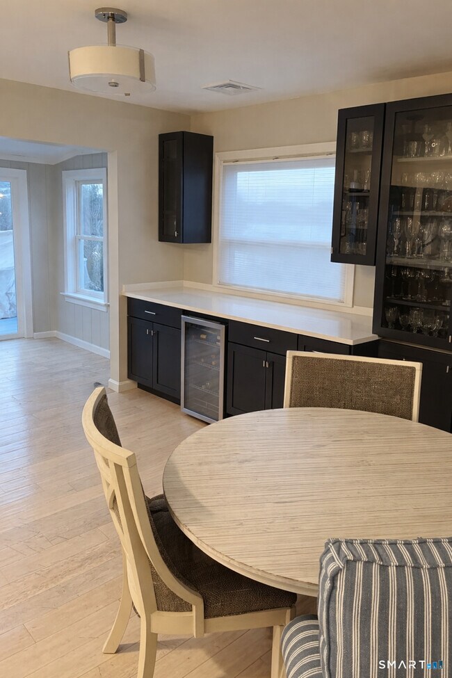 Building Photo - 201 Seneca Dr