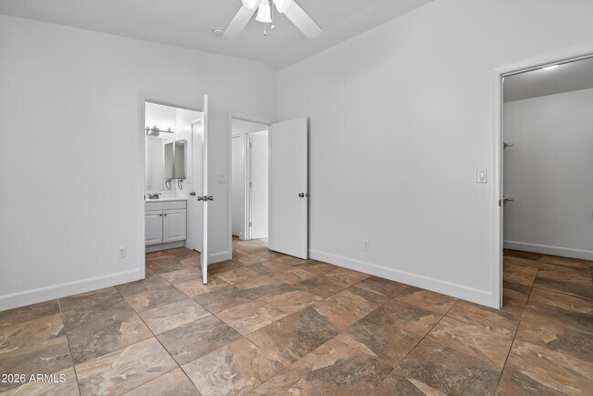 Building Photo - 4902 W Crocus Dr