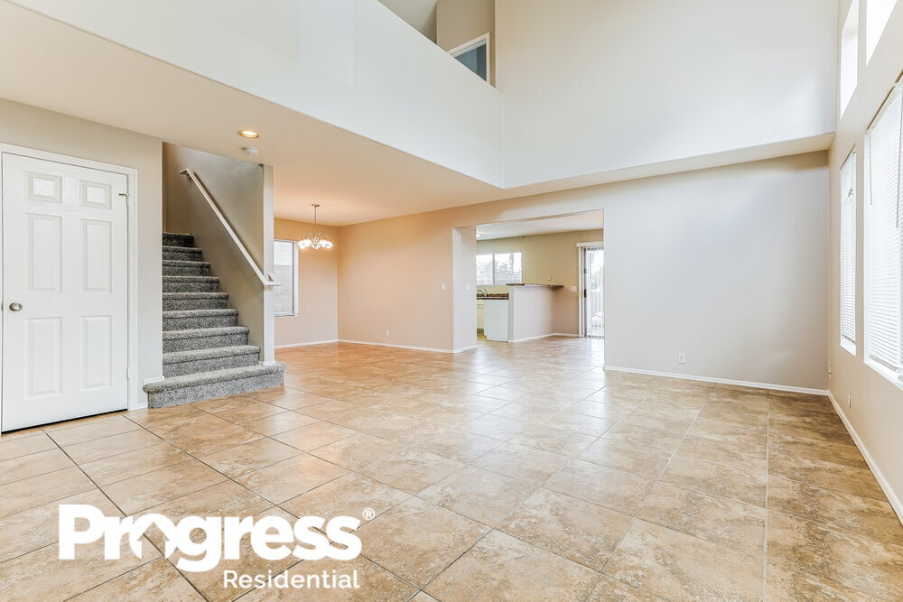 Building Photo - 250 W Juniper Ave