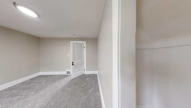 Building Photo - Old Brooklyn Area - 3 Bedroom Single Famil...