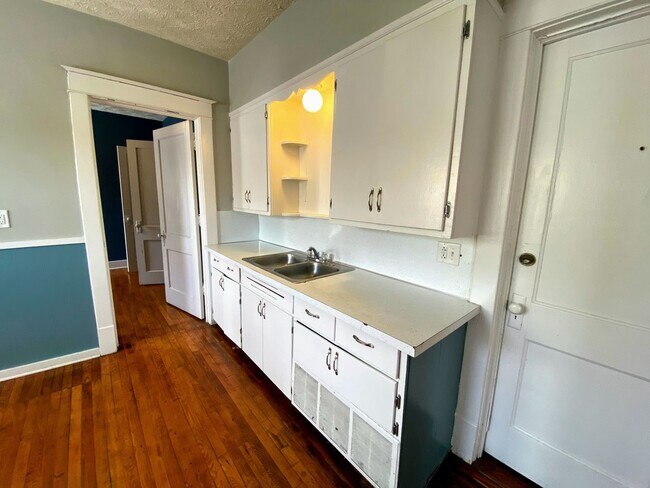 Building Photo - 1211 Bridge St NW